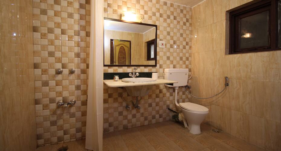 Hotel Lake Resort Boutique, Srinagar 4